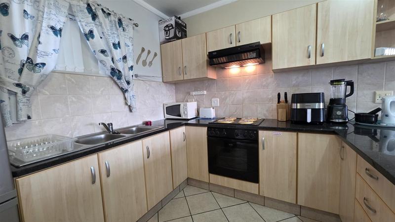 2 Bedroom Property for Sale in Reebok Western Cape